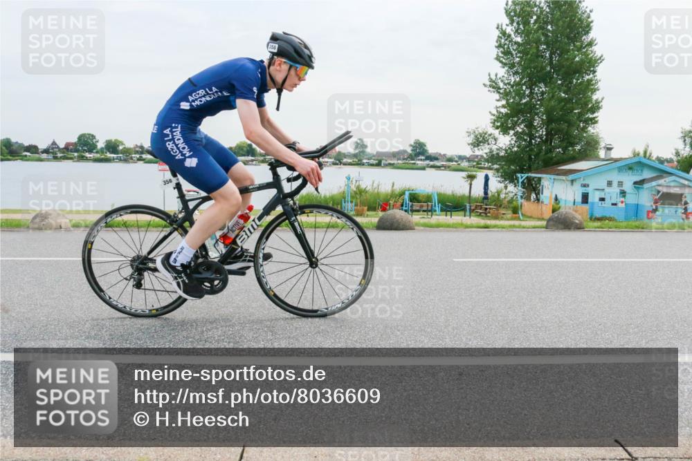 15.06.2025 - 27. Vierlanden-Triathlon H.Heesch http://msf.ph/oto/8036609 15.06.2025 10:48:56 Radfahren 229, 236, 358, 378 meine-sportfotos.de