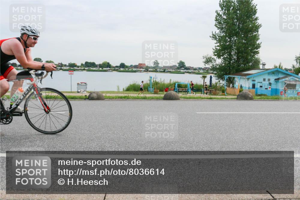 15.06.2025 - 27. Vierlanden-Triathlon H.Heesch http://msf.ph/oto/8036614 15.06.2025 10:49:00 Radfahren 229, 358, 378, 440 meine-sportfotos.de