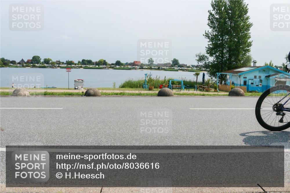 21.06.2025 - 27. Vierlanden-Triathlon H.Heesch http://msf.ph/oto/8036616 15.06.2025 11:46:17 Radfahren 215, 663, 743, 886 meine-sportfotos.de