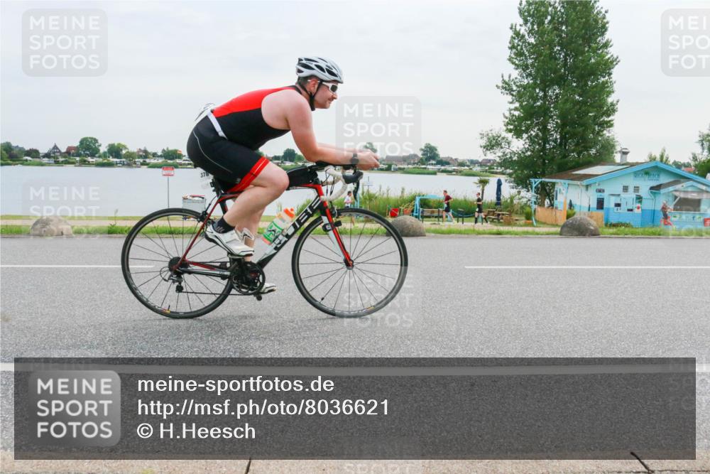 15.06.2025 - 27. Vierlanden-Triathlon H.Heesch http://msf.ph/oto/8036621 15.06.2025 10:49:00 Radfahren 229, 358, 378, 440 meine-sportfotos.de