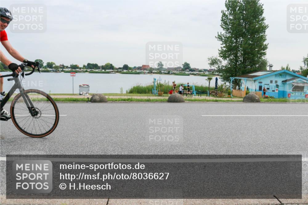 15.06.2025 - 27. Vierlanden-Triathlon H.Heesch http://msf.ph/oto/8036627 15.06.2025 10:49:01 Radfahren 378, 440, 469 meine-sportfotos.de