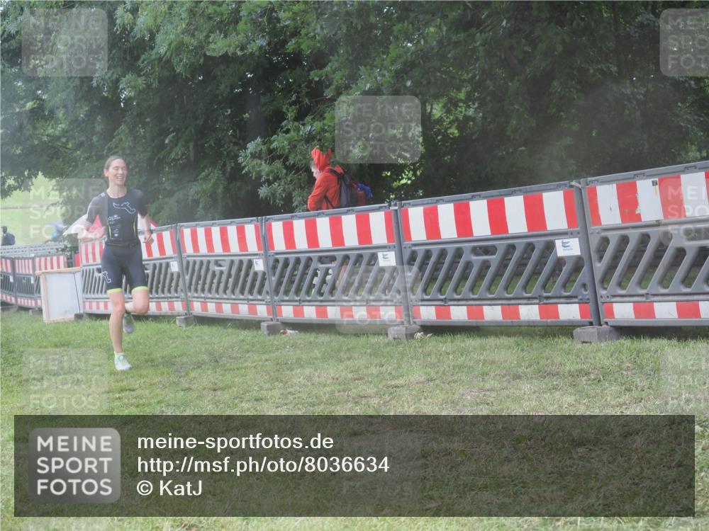 21.06.2025 - 27. Vierlanden-Triathlon KatJ http://msf.ph/oto/8036634 15.06.2025 14:15:34 Ziel 1172, 1211, 1309 meine-sportfotos.de