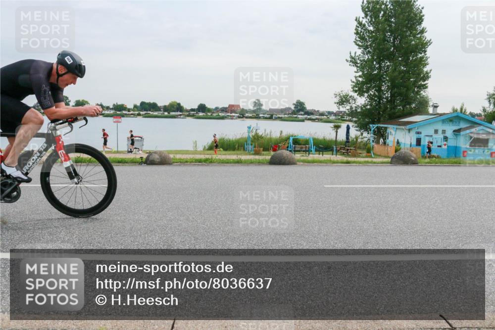 15.06.2025 - 27. Vierlanden-Triathlon H.Heesch http://msf.ph/oto/8036637 15.06.2025 10:49:05 Radfahren 440, 469 meine-sportfotos.de