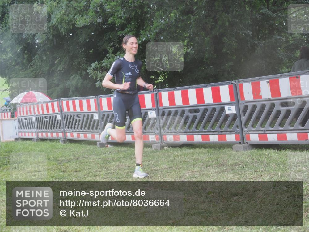 21.06.2025 - 27. Vierlanden-Triathlon KatJ http://msf.ph/oto/8036664 15.06.2025 14:15:35 Ziel 1172, 1211, 1217, 1293, 1309 meine-sportfotos.de