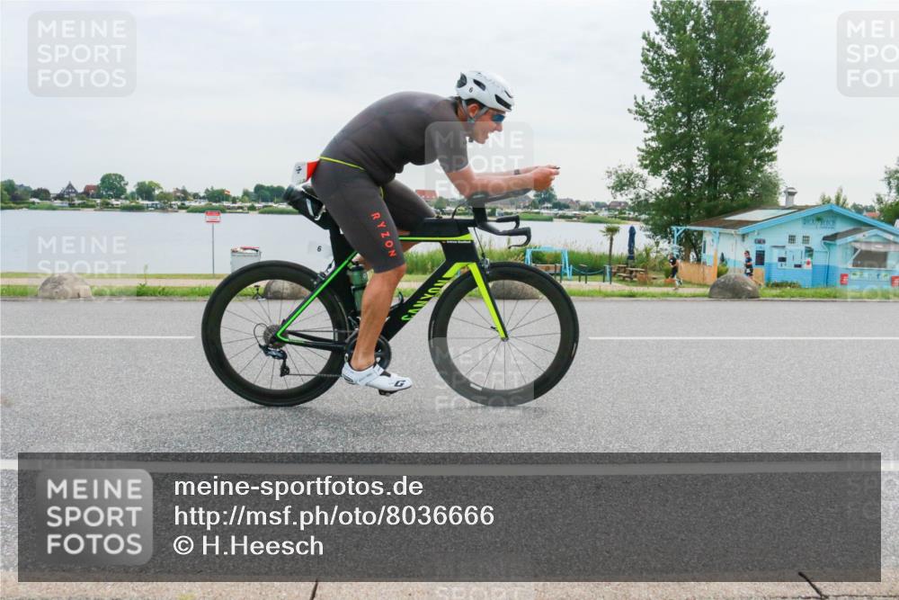 15.06.2025 - 27. Vierlanden-Triathlon H.Heesch http://msf.ph/oto/8036666 15.06.2025 10:49:19 Radfahren 6, 29, 447 meine-sportfotos.de