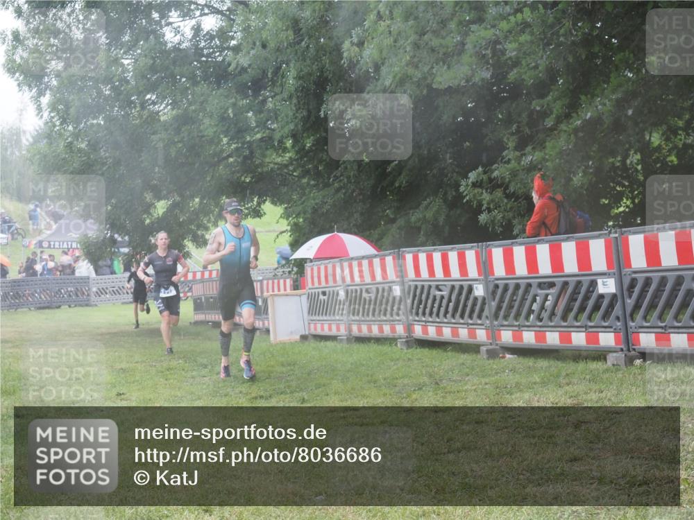 21.06.2025 - 27. Vierlanden-Triathlon KatJ http://msf.ph/oto/8036686 15.06.2025 14:15:38 Ziel 1172, 1211, 1217, 1293, 1309 meine-sportfotos.de