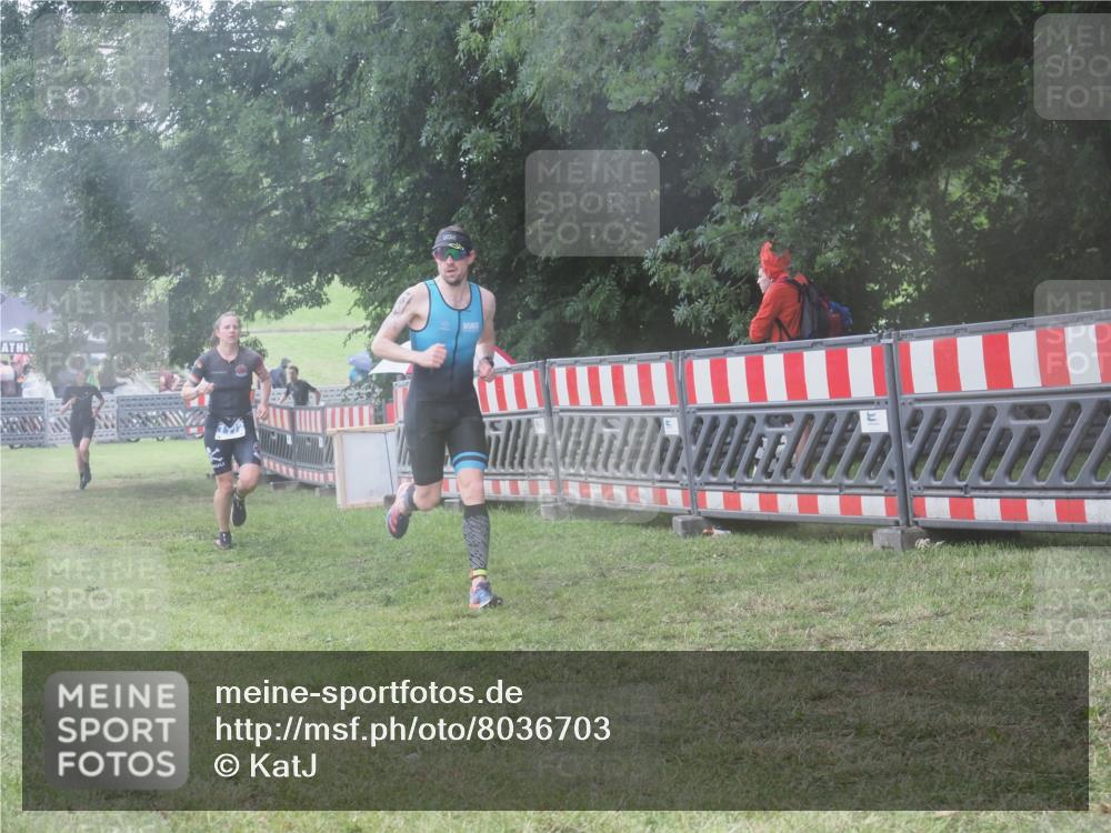 21.06.2025 - 27. Vierlanden-Triathlon KatJ http://msf.ph/oto/8036703 15.06.2025 14:15:39 Ziel 1172, 1217, 1293, 1309 meine-sportfotos.de