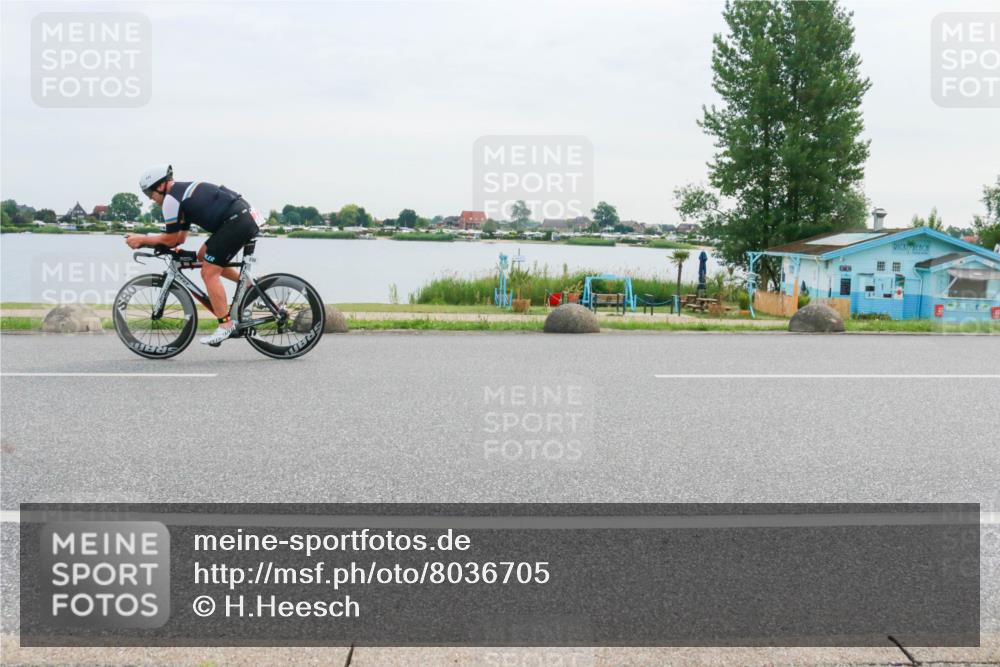 15.06.2025 - 27. Vierlanden-Triathlon H.Heesch http://msf.ph/oto/8036705 15.06.2025 10:49:50 Radfahren 232, 367, 613 meine-sportfotos.de