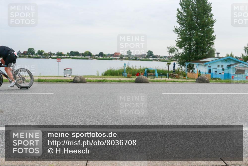 15.06.2025 - 27. Vierlanden-Triathlon H.Heesch http://msf.ph/oto/8036708 15.06.2025 10:49:50 Radfahren 232, 367, 613 meine-sportfotos.de