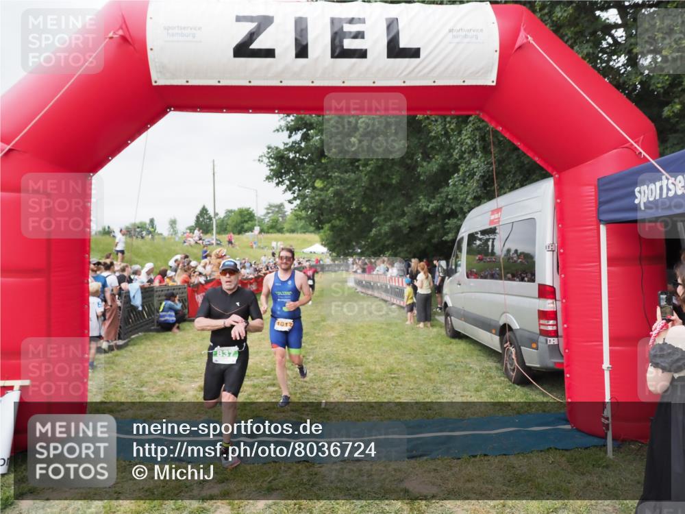 21.06.2025 - 27. Vierlanden-Triathlon MichiJ http://msf.ph/oto/8036724 15.06.2026 13:06:00 Ziel 692, 837, 1017 meine-sportfotos.de