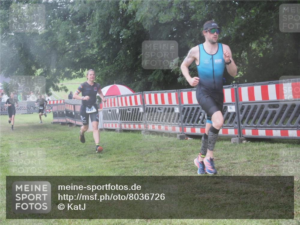 21.06.2025 - 27. Vierlanden-Triathlon KatJ http://msf.ph/oto/8036726 15.06.2025 14:15:40 Ziel 1172, 1210, 1217, 1293, 1309 meine-sportfotos.de