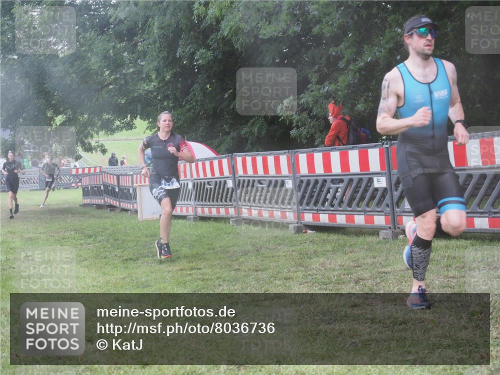 21.06.2025 - 27. Vierlanden-Triathlon KatJ http://msf.ph/oto/8036736 15.06.2025 14:15:40 Ziel 1172, 1210, 1217, 1293, 1309 meine-sportfotos.de