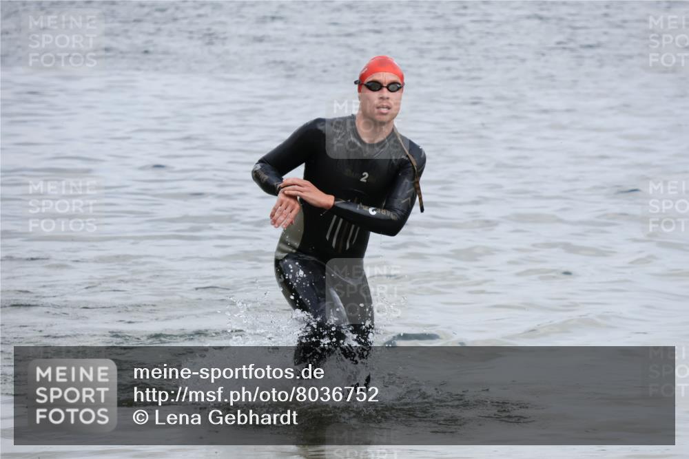 21.06.2025 - 27. Vierlanden-Triathlon Lena Gebhardt http://msf.ph/oto/8036752 15.06.2025 12:01:51 Schwimmen 998 meine-sportfotos.de