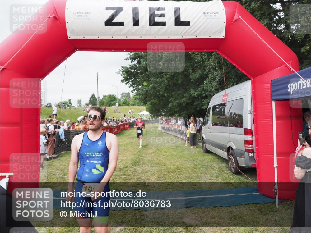 21.06.2025 - 27. Vierlanden-Triathlon MichiJ http://msf.ph/oto/8036783 15.06.2026 13:06:01 Ziel 692, 837, 1017 meine-sportfotos.de