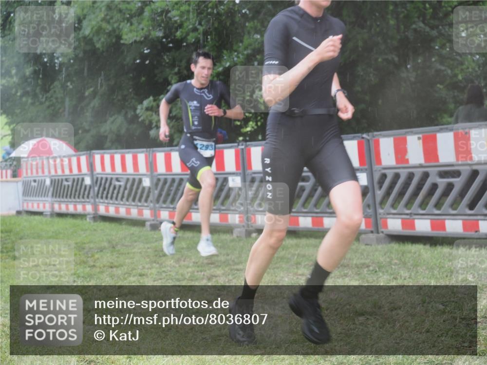 21.06.2025 - 27. Vierlanden-Triathlon KatJ http://msf.ph/oto/8036807 15.06.2025 14:15:46 Ziel 1210, 1217, 1293 meine-sportfotos.de
