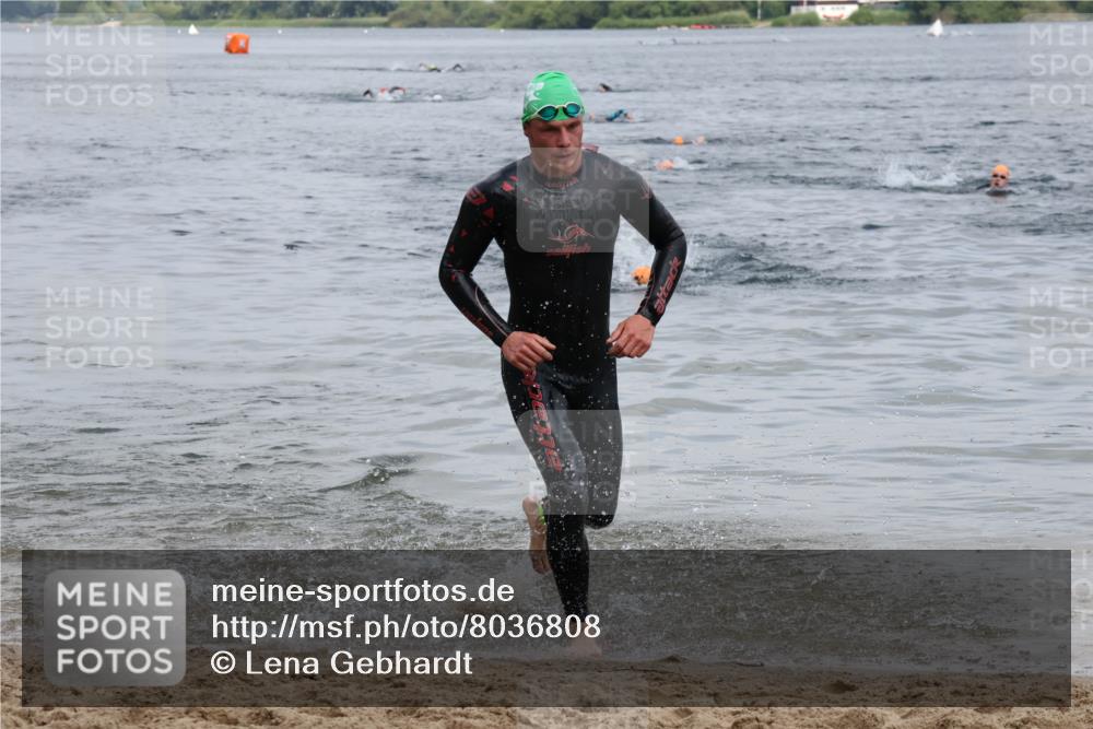 21.06.2025 - 27. Vierlanden-Triathlon Lena Gebhardt http://msf.ph/oto/8036808 15.06.2025 12:02:16 Schwimmen 995 meine-sportfotos.de