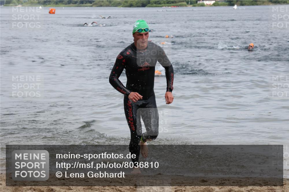 21.06.2025 - 27. Vierlanden-Triathlon Lena Gebhardt http://msf.ph/oto/8036810 15.06.2025 12:02:16 Schwimmen 995 meine-sportfotos.de