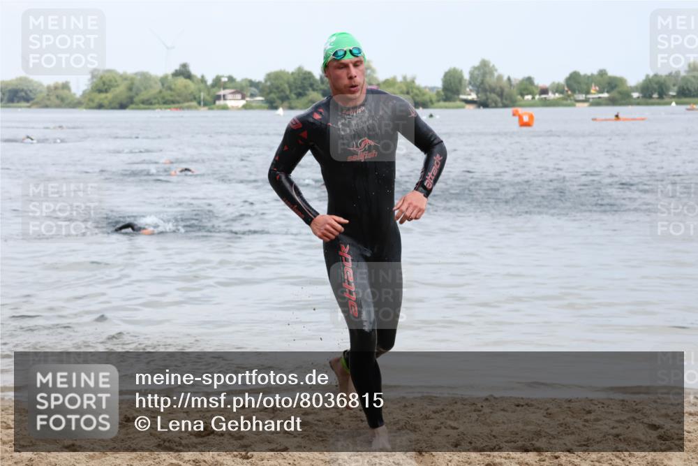 21.06.2025 - 27. Vierlanden-Triathlon Lena Gebhardt http://msf.ph/oto/8036815 15.06.2025 12:02:17 Schwimmen 995 meine-sportfotos.de