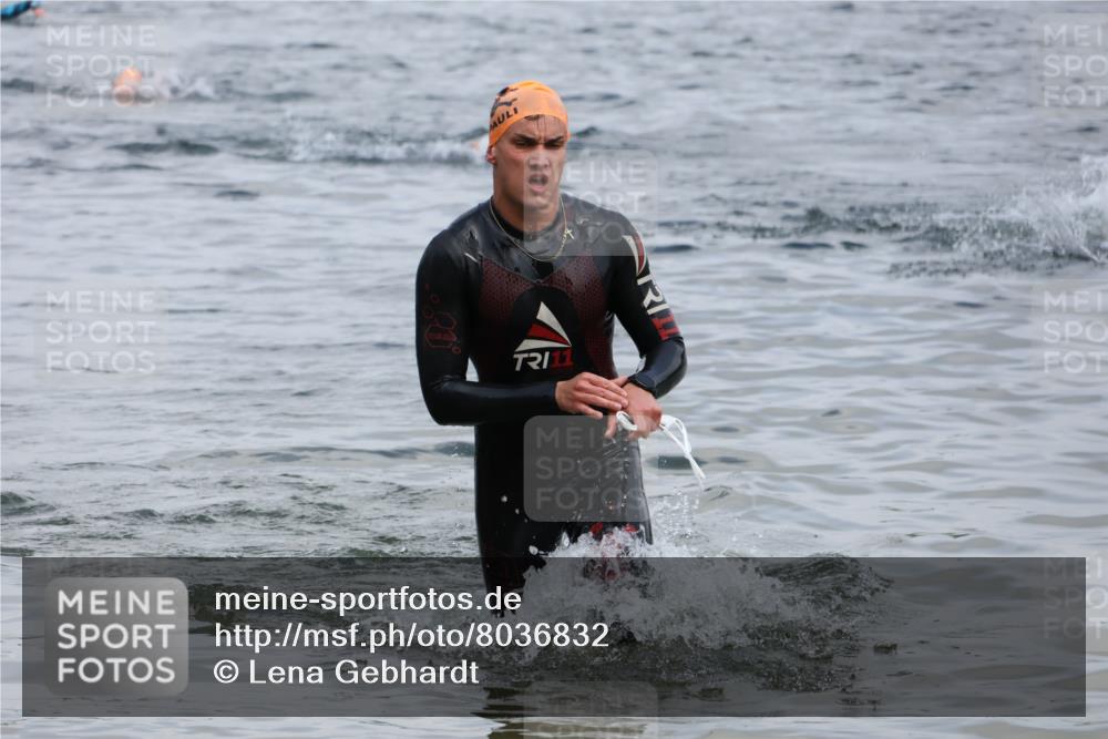 21.06.2025 - 27. Vierlanden-Triathlon Lena Gebhardt http://msf.ph/oto/8036832 15.06.2025 12:02:25 Schwimmen 995, 1000 meine-sportfotos.de