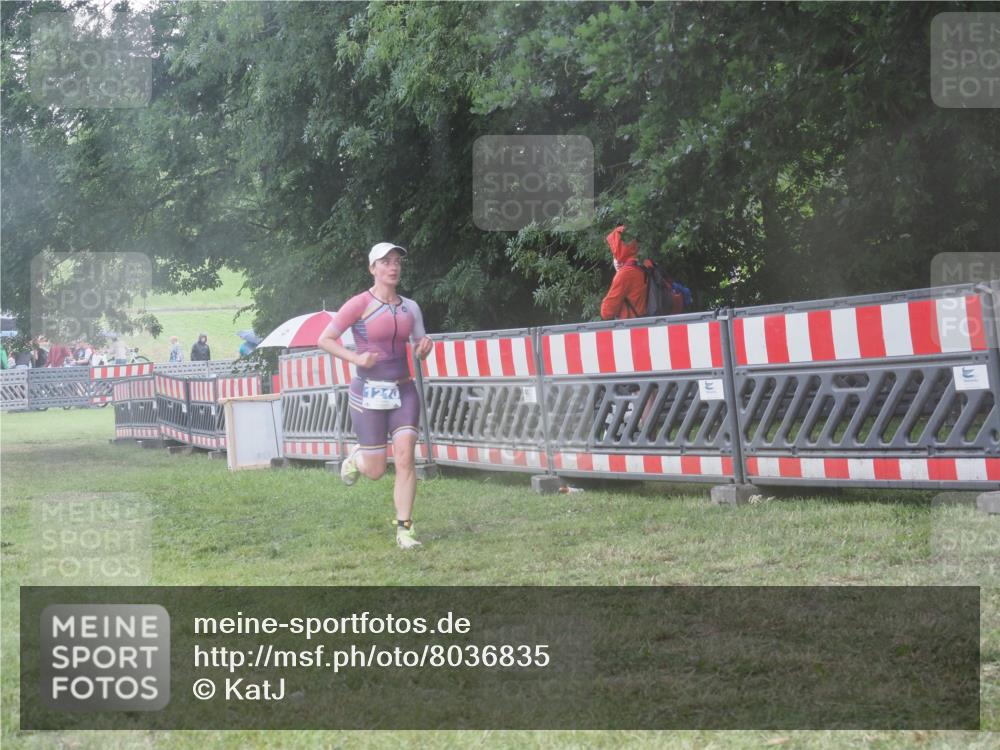 21.06.2025 - 27. Vierlanden-Triathlon KatJ http://msf.ph/oto/8036835 15.06.2025 14:15:49 Ziel 1173, 1210 meine-sportfotos.de