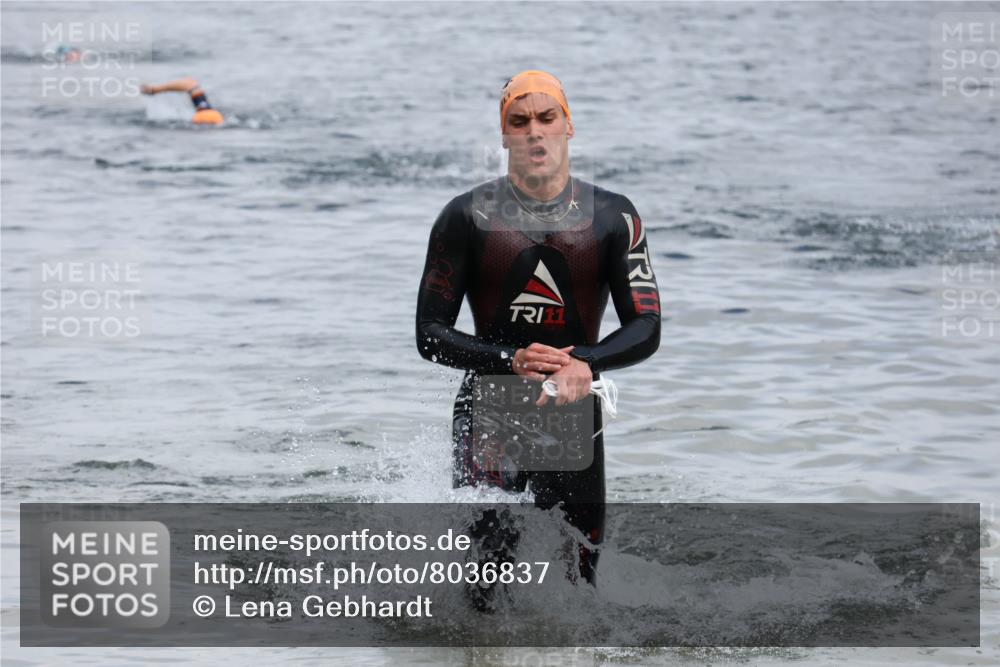 21.06.2025 - 27. Vierlanden-Triathlon Lena Gebhardt http://msf.ph/oto/8036837 15.06.2025 12:02:26 Schwimmen 995, 1000 meine-sportfotos.de