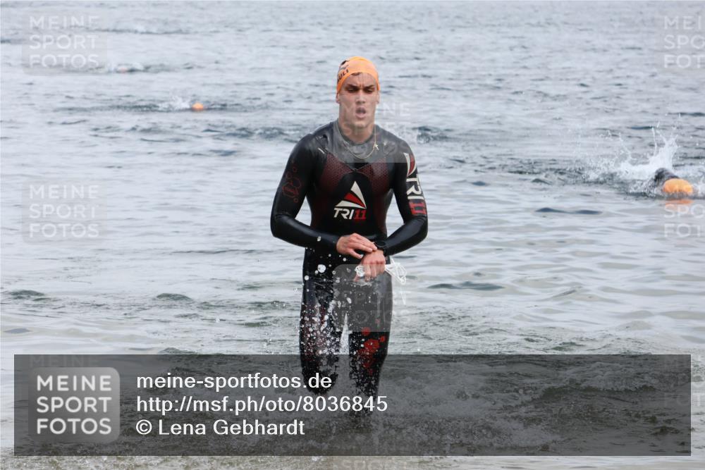 21.06.2025 - 27. Vierlanden-Triathlon Lena Gebhardt http://msf.ph/oto/8036845 15.06.2025 12:02:27 Schwimmen 1000 meine-sportfotos.de
