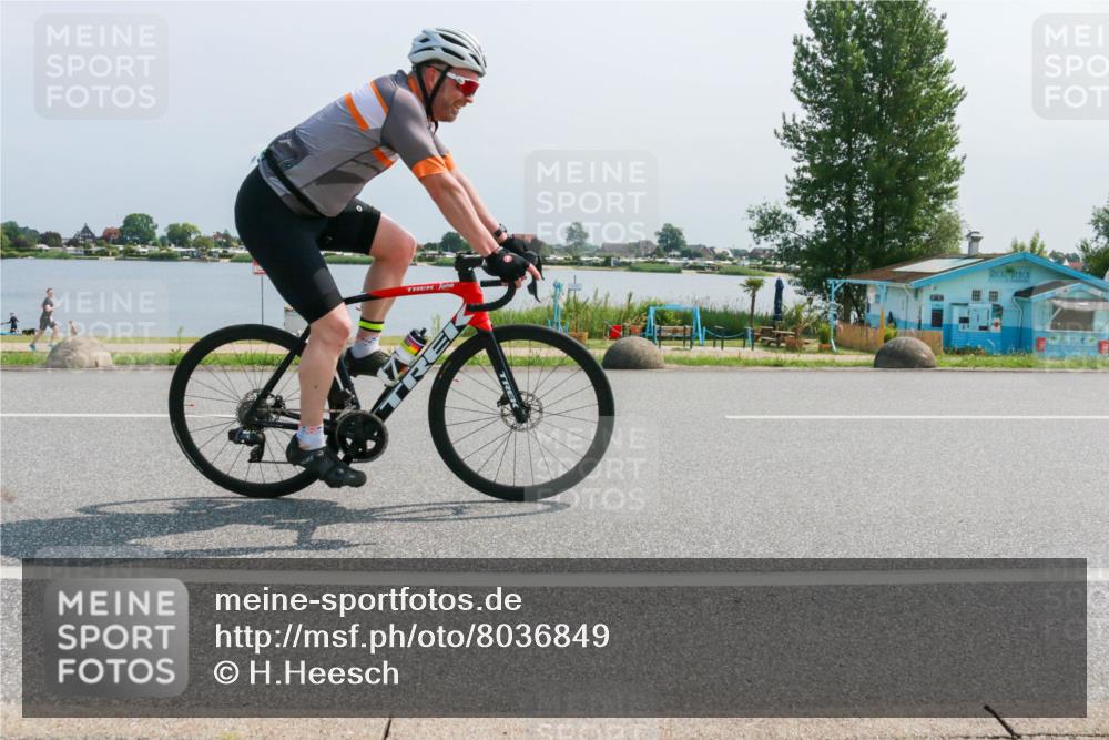 21.06.2025 - 27. Vierlanden-Triathlon H.Heesch http://msf.ph/oto/8036849 15.06.2025 11:46:59 Radfahren 801 meine-sportfotos.de