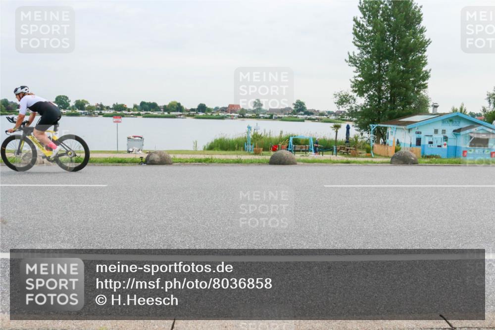 15.06.2025 - 27. Vierlanden-Triathlon H.Heesch http://msf.ph/oto/8036858 15.06.2025 10:49:57 Radfahren 250, 394, 423 meine-sportfotos.de