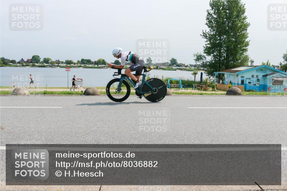 21.06.2025 - 27. Vierlanden-Triathlon H.Heesch http://msf.ph/oto/8036882 15.06.2025 11:47:01 Radfahren 801, 831 meine-sportfotos.de
