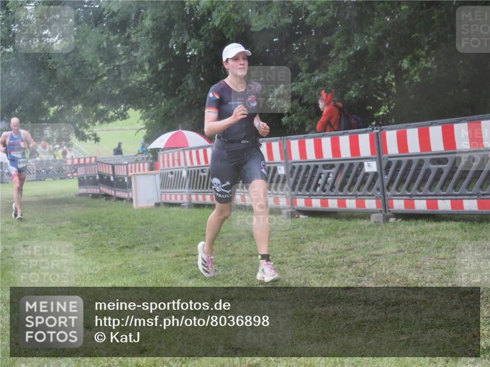 21.06.2025 - 27. Vierlanden-Triathlon KatJ http://msf.ph/oto/8036898 15.06.2025 14:15:58 Ziel 1173, 1277 meine-sportfotos.de