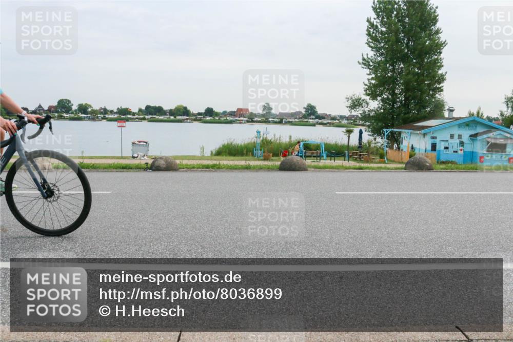 15.06.2025 - 27. Vierlanden-Triathlon H.Heesch http://msf.ph/oto/8036899 15.06.2025 10:50:03 Radfahren 150, 215, 250 meine-sportfotos.de