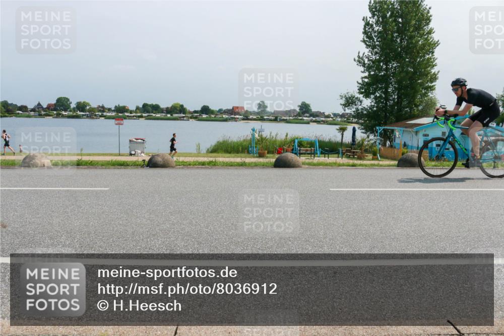 21.06.2025 - 27. Vierlanden-Triathlon H.Heesch http://msf.ph/oto/8036912 15.06.2025 11:47:03 Radfahren 647, 710, 734, 831 meine-sportfotos.de