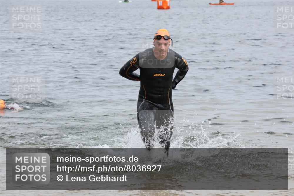 21.06.2025 - 27. Vierlanden-Triathlon Lena Gebhardt http://msf.ph/oto/8036927 15.06.2025 12:02:47 Schwimmen 1001, 1003 meine-sportfotos.de