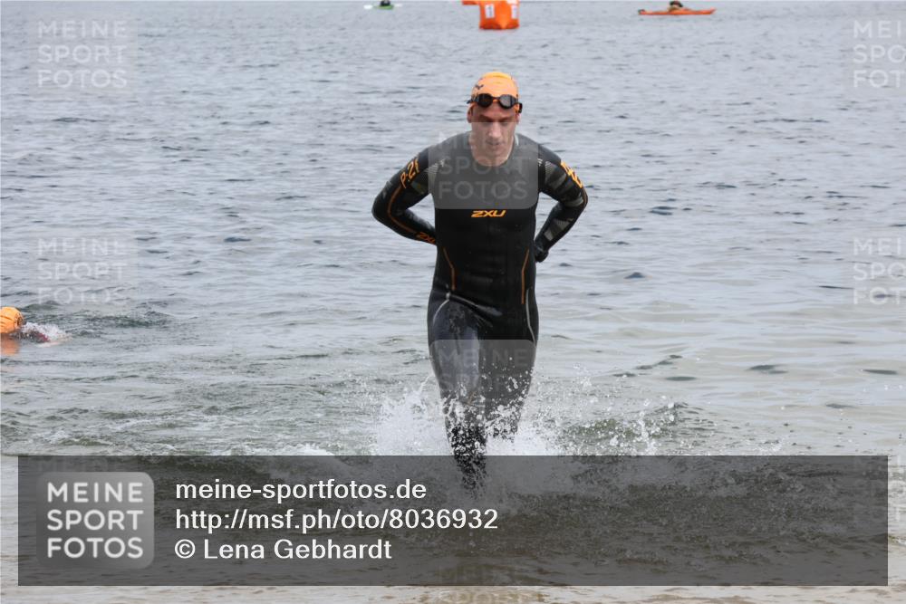 21.06.2025 - 27. Vierlanden-Triathlon Lena Gebhardt http://msf.ph/oto/8036932 15.06.2025 12:02:47 Schwimmen 1001, 1003 meine-sportfotos.de
