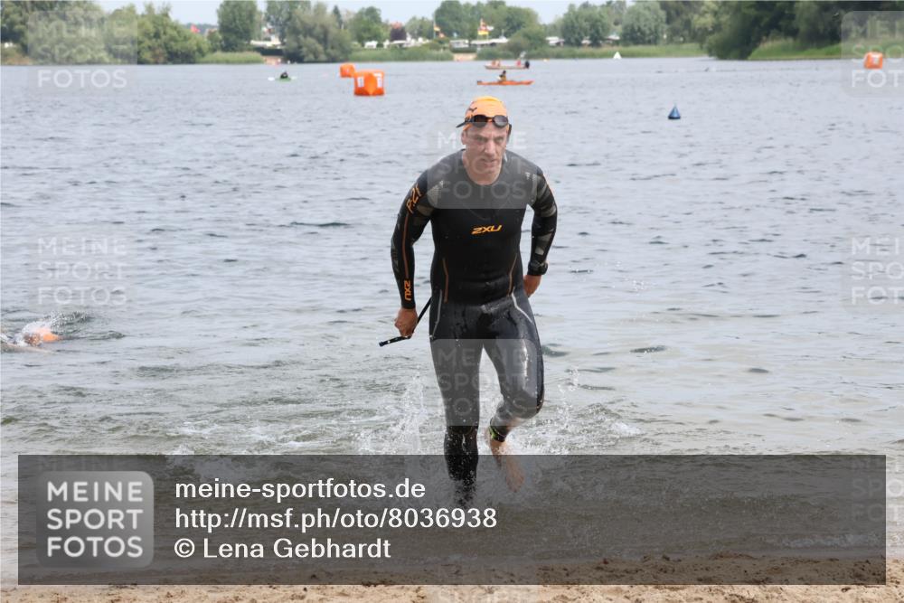 21.06.2025 - 27. Vierlanden-Triathlon Lena Gebhardt http://msf.ph/oto/8036938 15.06.2025 12:02:48 Schwimmen 999, 1001, 1003 meine-sportfotos.de