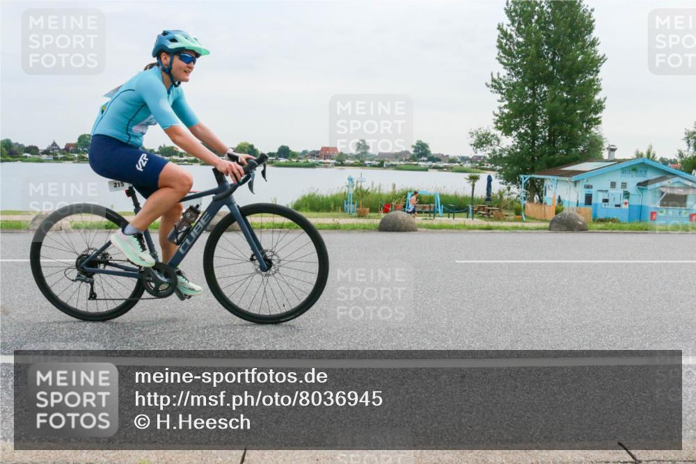 15.06.2025 - 27. Vierlanden-Triathlon H.Heesch http://msf.ph/oto/8036945 15.06.2025 10:50:03 Radfahren 150, 215, 250 meine-sportfotos.de
