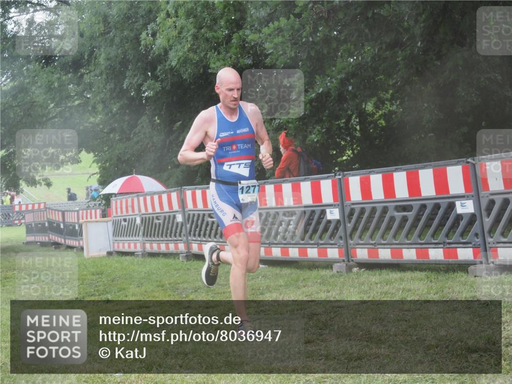 21.06.2025 - 27. Vierlanden-Triathlon KatJ http://msf.ph/oto/8036947 15.06.2025 14:16:01 Ziel 1277 meine-sportfotos.de