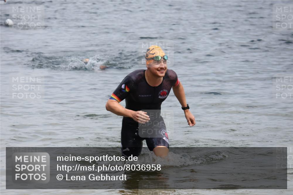 21.06.2025 - 27. Vierlanden-Triathlon Lena Gebhardt http://msf.ph/oto/8036958 15.06.2025 12:02:53 Schwimmen 999, 1001, 1003 meine-sportfotos.de