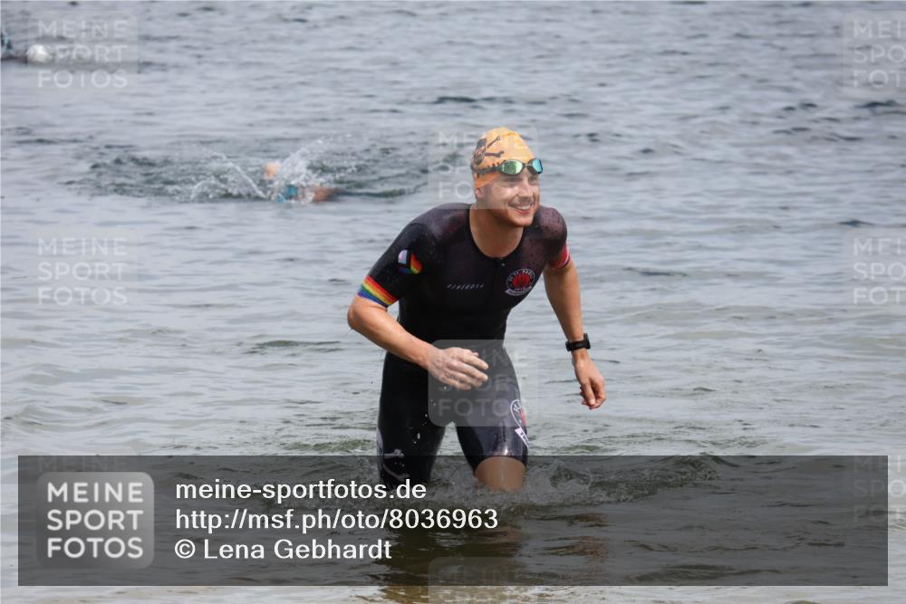 21.06.2025 - 27. Vierlanden-Triathlon Lena Gebhardt http://msf.ph/oto/8036963 15.06.2025 12:02:54 Schwimmen 999, 1003 meine-sportfotos.de