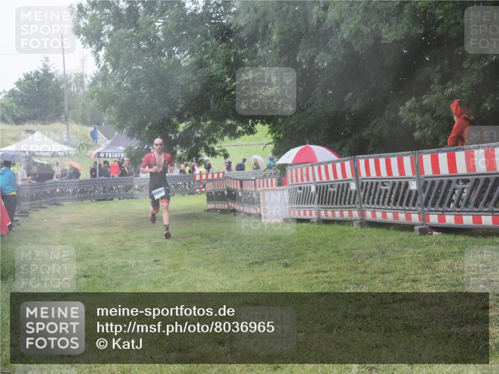 21.06.2025 - 27. Vierlanden-Triathlon KatJ http://msf.ph/oto/8036965 15.06.2025 14:16:13 Ziel 1253 meine-sportfotos.de
