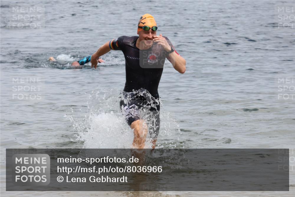 21.06.2025 - 27. Vierlanden-Triathlon Lena Gebhardt http://msf.ph/oto/8036966 15.06.2025 12:02:54 Schwimmen 999, 1003 meine-sportfotos.de