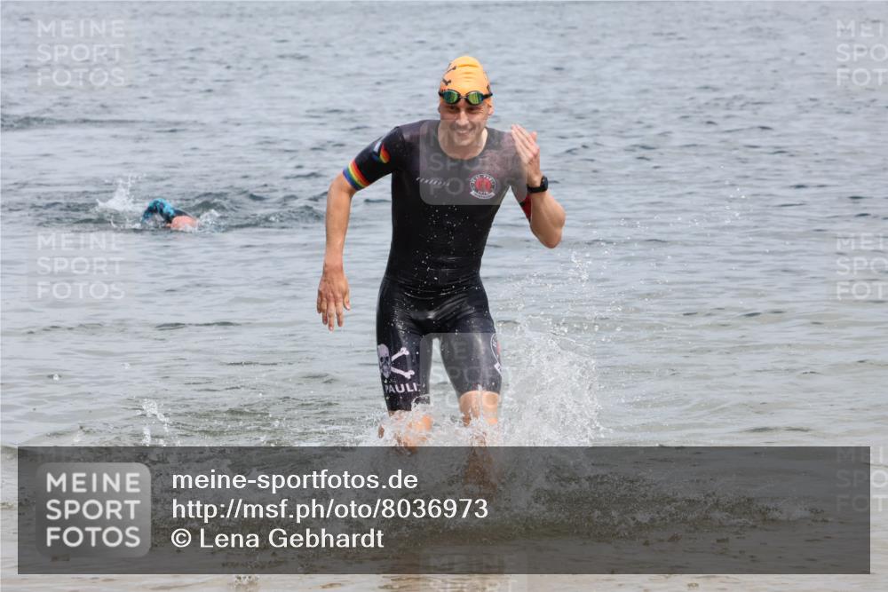 21.06.2025 - 27. Vierlanden-Triathlon Lena Gebhardt http://msf.ph/oto/8036973 15.06.2025 12:02:55 Schwimmen 999, 1003 meine-sportfotos.de