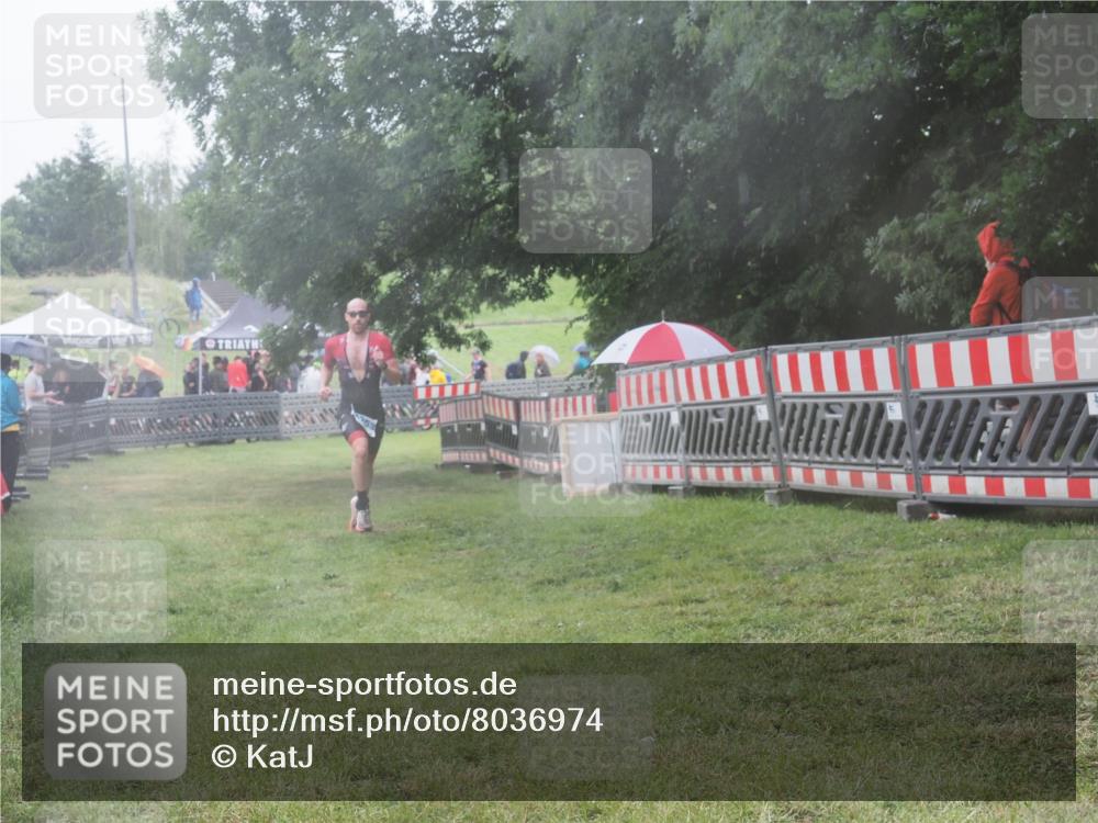 21.06.2025 - 27. Vierlanden-Triathlon KatJ http://msf.ph/oto/8036974 15.06.2025 14:16:13 Ziel 1253 meine-sportfotos.de