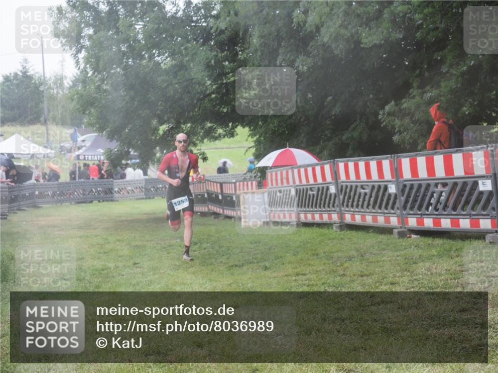 21.06.2025 - 27. Vierlanden-Triathlon KatJ http://msf.ph/oto/8036989 15.06.2025 14:16:14 Ziel 1253 meine-sportfotos.de