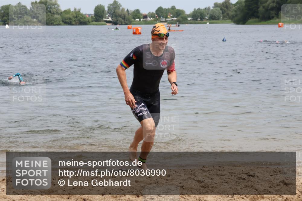 21.06.2025 - 27. Vierlanden-Triathlon Lena Gebhardt http://msf.ph/oto/8036990 15.06.2025 12:02:56 Schwimmen 999, 1003 meine-sportfotos.de