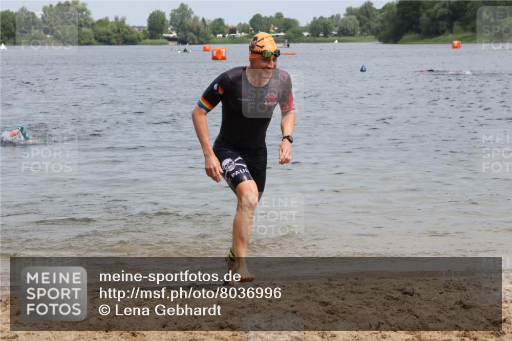 21.06.2025 - 27. Vierlanden-Triathlon Lena Gebhardt http://msf.ph/oto/8036996 15.06.2025 12:02:56 Schwimmen 999, 1003 meine-sportfotos.de