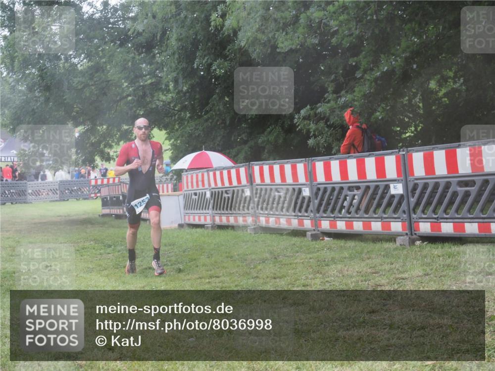 21.06.2025 - 27. Vierlanden-Triathlon KatJ http://msf.ph/oto/8036998 15.06.2025 14:16:14 Ziel 1253 meine-sportfotos.de