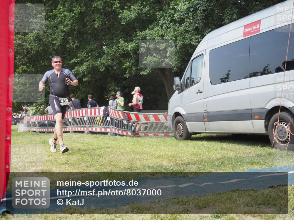 21.06.2025 - 27. Vierlanden-Triathlon KatJ http://msf.ph/oto/8037000 15.06.2025 11:26:48 Schwimmen 900 meine-sportfotos.de