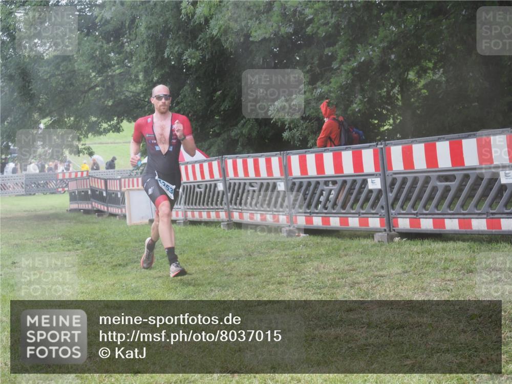 21.06.2025 - 27. Vierlanden-Triathlon KatJ http://msf.ph/oto/8037015 15.06.2025 14:16:15 Ziel 1253 meine-sportfotos.de