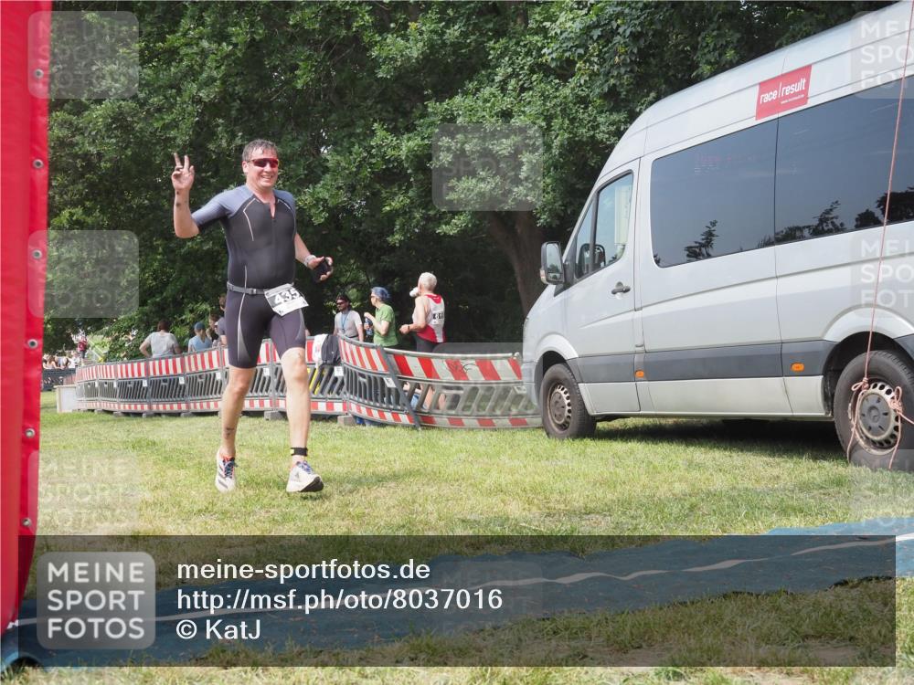 21.06.2025 - 27. Vierlanden-Triathlon KatJ http://msf.ph/oto/8037016 15.06.2025 11:26:48 Schwimmen 900 meine-sportfotos.de